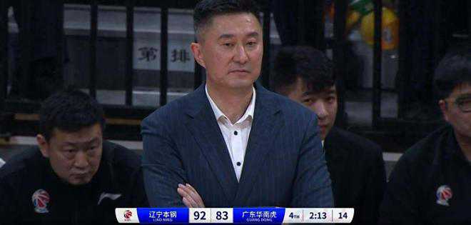 8进4以下克上概率：广厦广东64开，广州机会最大，这两队最无悬念